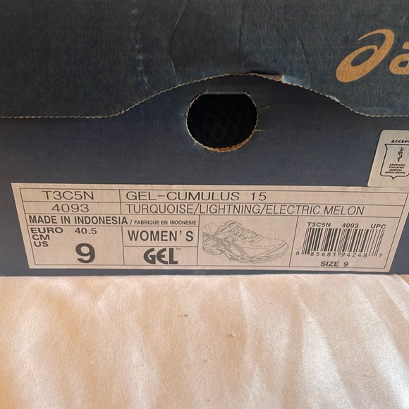 ASICS - Picture 6 of 6